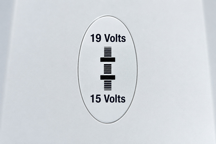 BiXPower BP220 15V and 19V output voltage selector